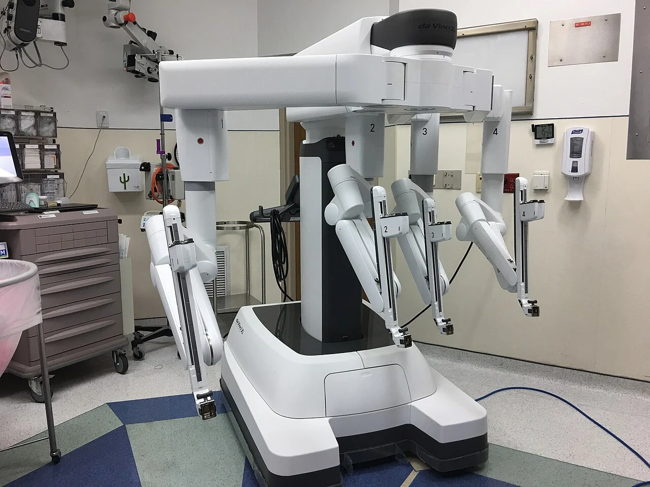 A da Vinci Xi surgical robot in an operating room