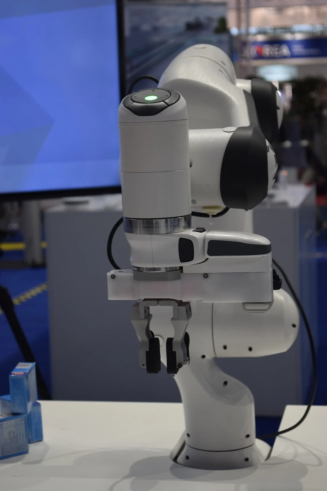 A Franka Emika arm viewed from the front