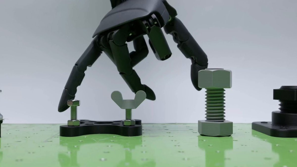 LinkerBot hand footage in the TechniaHQRobot video compilation